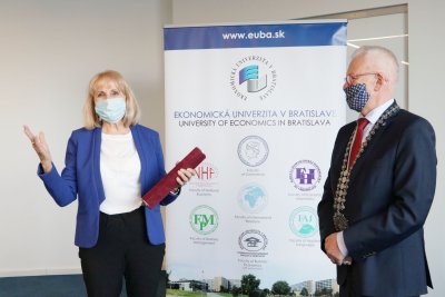 Rektor EU v Bratislave udelil prof. Ing. Viere Čihovskej, PhD., čestný titul profesor emeritus